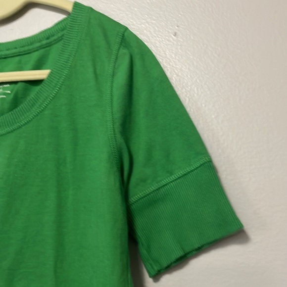 Quality Goods. Solid green short sleeve t-shirt size small 4-6 - Picture 2 of 4